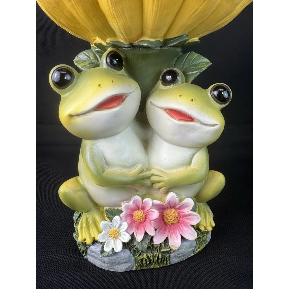 Decorative Whimsical Frogs Under Sunflower Statue/Decor/Small Birdfeeder